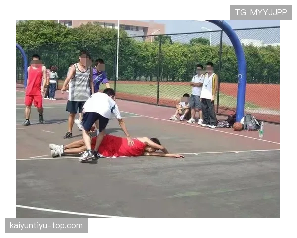 非法身体接触是什么规则？篮球比赛中如何判定与判罚？